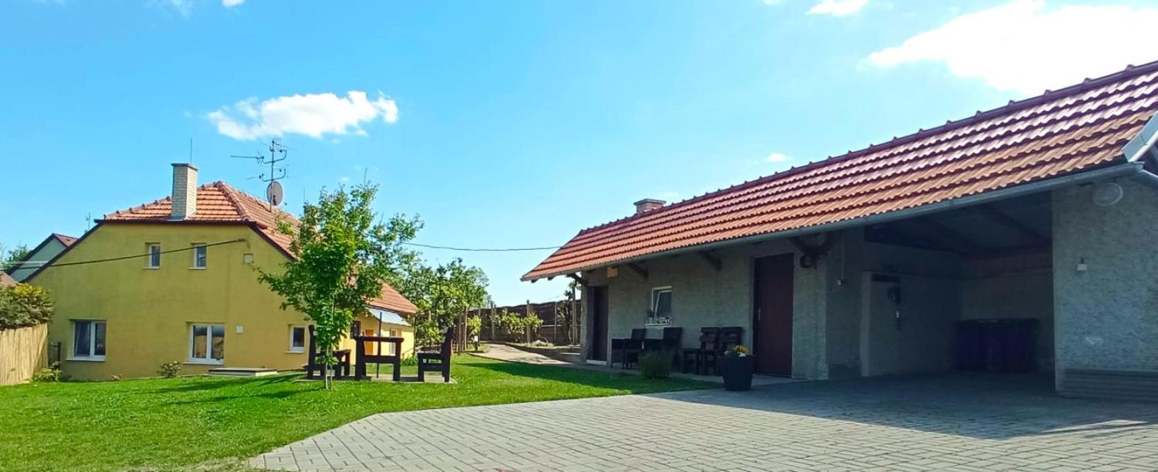 Domek Na Vinohradech Hlohovec Exterior foto